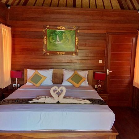 Svaha Nusa Guest House Lembongan Esterno foto