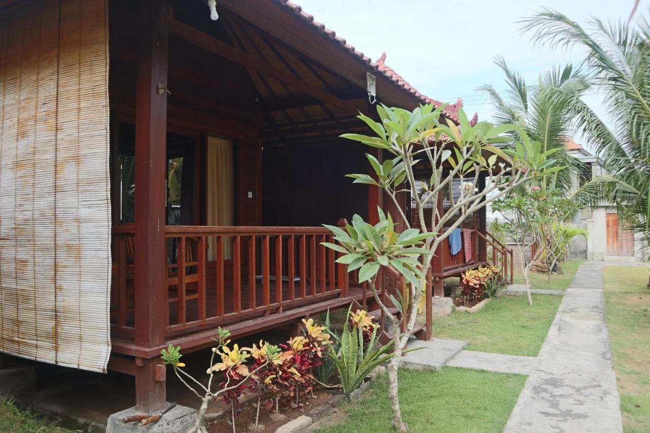 Svaha Nusa Guest House Lembongan Esterno foto