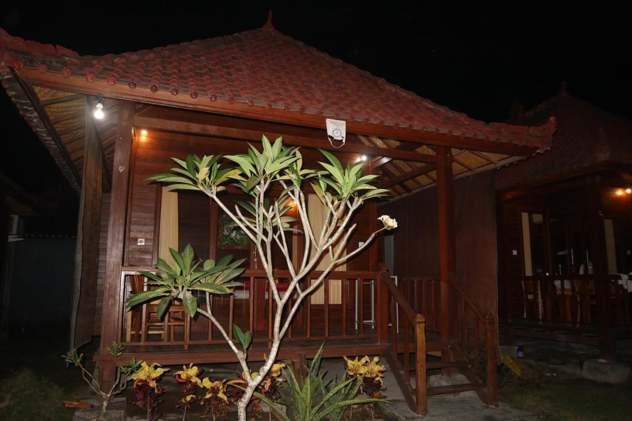 Svaha Nusa Guest House Lembongan Esterno foto