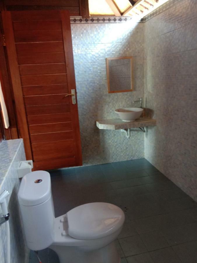 Svaha Nusa Guest House Lembongan Esterno foto