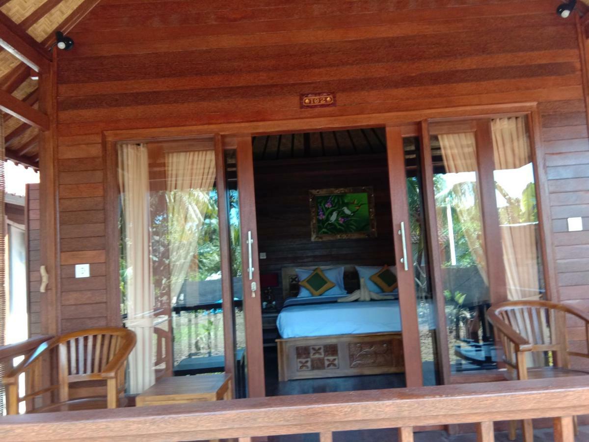 Svaha Nusa Guest House Lembongan Esterno foto