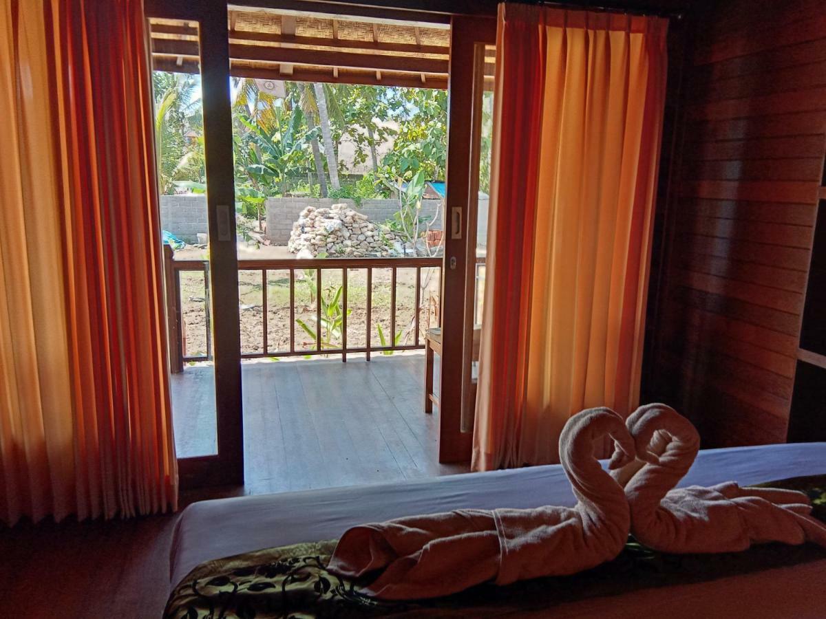 Svaha Nusa Guest House Lembongan Esterno foto