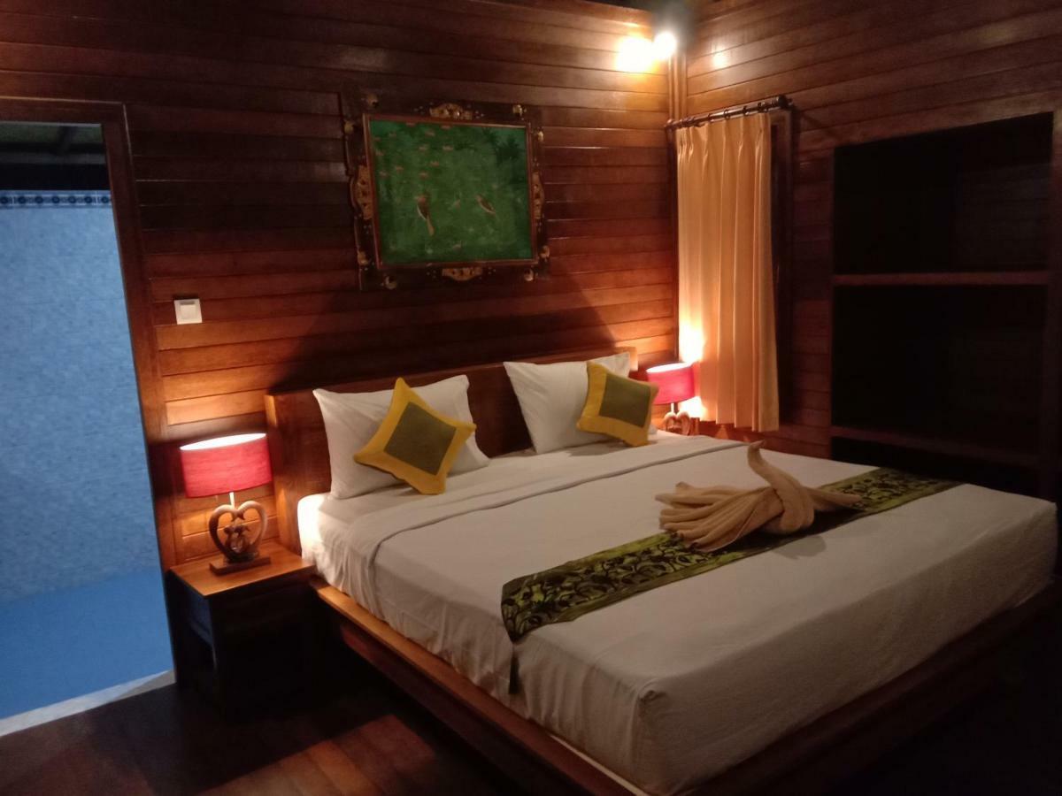 Svaha Nusa Guest House Lembongan Esterno foto