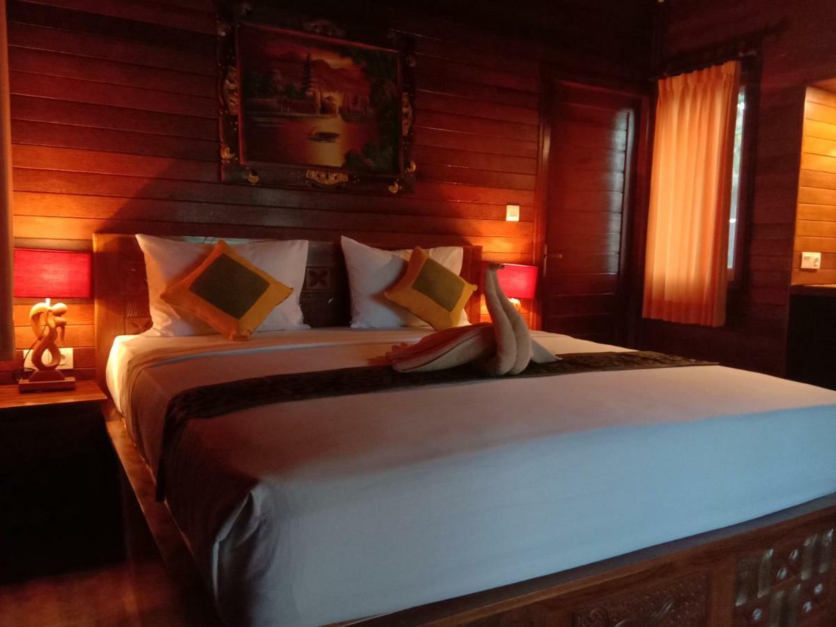 Svaha Nusa Guest House Lembongan Esterno foto