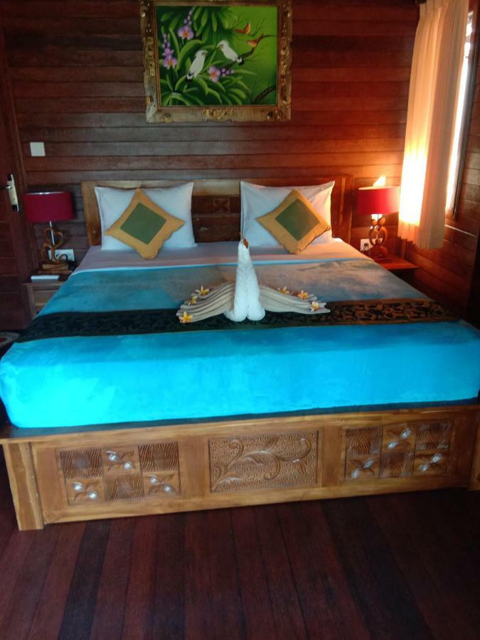 Svaha Nusa Guest House Lembongan Esterno foto