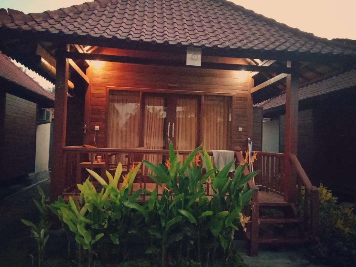 Svaha Nusa Guest House Lembongan Esterno foto